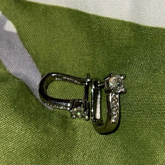 U shaped diamond earrings stud mini style - Picture 2 of 4